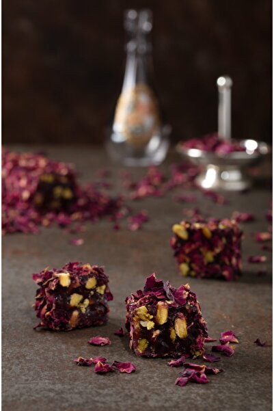 MEŞHUR SAFRANBOLU LOKUMCUSU Fitil Gül Yapraklı Nar Aromalı Fıstıklı Lokum 500 gr