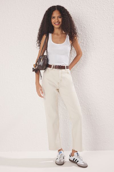 Trendyol Collection Ecru Hose mit geschnittenem Bein und hoher Taille, gerade Jeans