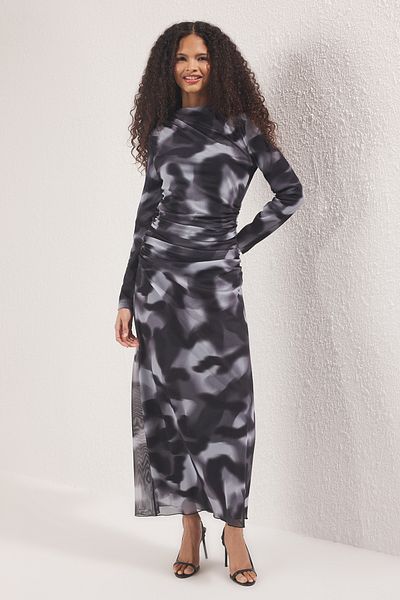 Trendyol Modest Anthrazitfarbenes Strickkleid mit Farbverlauf TCTSS25EB00043