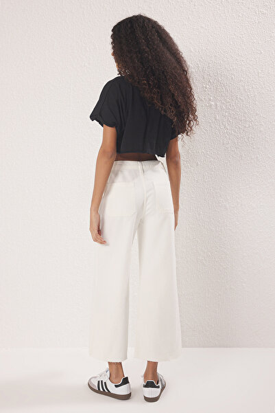 Kolekcia Trendyol Ecru široké džínsy s vysokým pásom TWOSS25JE00214