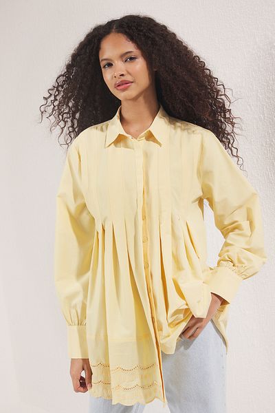 Trendyol Modest Hellgelbes, besticktes, detailliertes, gewebtes Baumwollhemd TCTSS24TG00017