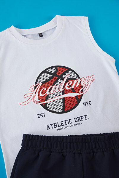 TRENDYOLKIDS Basketball-Print-Unterhemd-Shorts aus weißer Baumwolle für Jungen, gestricktes Oberteil und Unterteil, Set TKDSS25AU00139