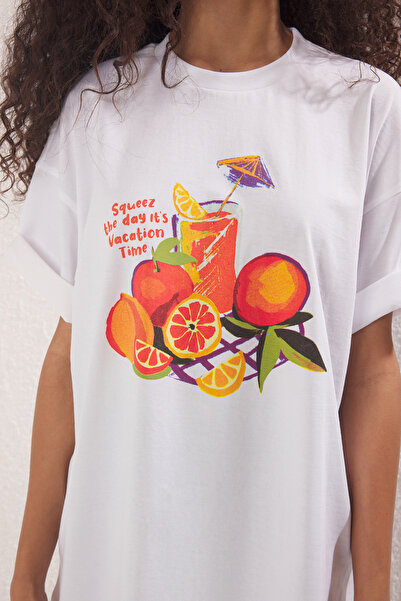 Trendyol Collection Πλεκτό μπλουζάκι από χοντρό βαμβάκι εκρού με στάμπα λεμόνι-φρούτων Oversize/Φαρδιά εφαρμογή TWOSS25TS00122