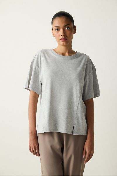 Penti Graues T-Shirt mit Rundhalsausschnitt und Nahtdetails