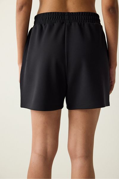 Penti Schwarze Shorts mit hoher Taille und Taschen mit seidigem Touch