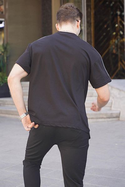 Madmext Ανδρικό μπλουζάκι 6111 με στάμπα σε μαύρο χρώμα