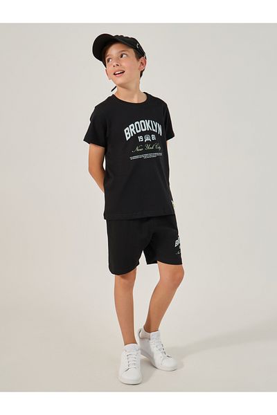 Styli Slogan Print Round Neck T-Shirt and Shorts Set