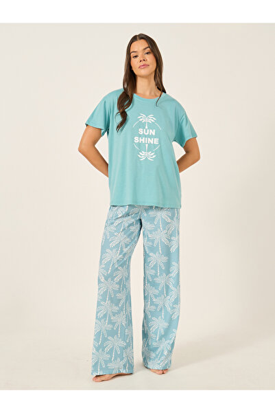 Styli طقم بيجاما مستقيمة مع تي شيرت بطبعة جرافيكية على شكل نخيل وأكتاف منسدلة