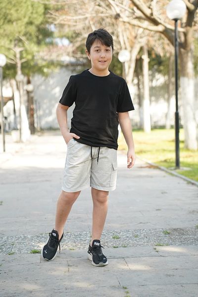 cm buseyiz Men's Basic Elegance: Capri Pocket & Short Sleeve T-Shirt Combination