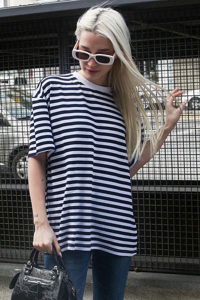 Madmext Tricou cu dungi bleumarin cu decolteu ras Mg1656