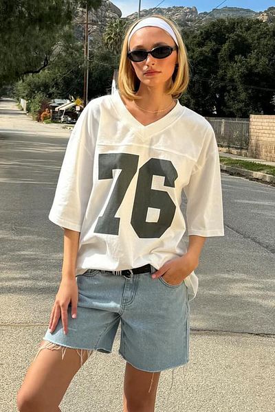 Madmext T-shirt MG2037 με εκρού εμπριμέ V-Neck Overfit