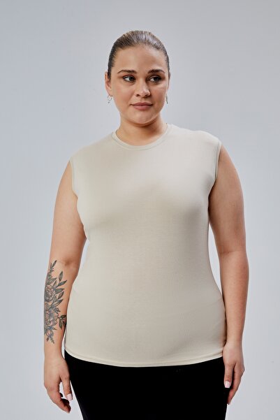 BANEGA Curve Women's Plus Size Crew Neck Zero Sleeve Lycra Cream Body