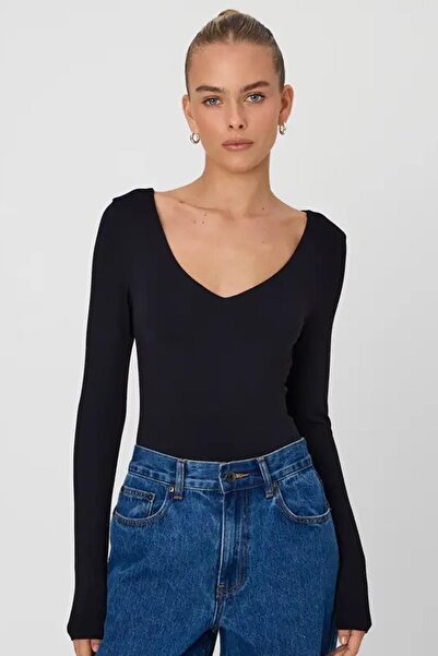 Madmext Model MG2132 - Body negru cu decolteu în V din material flexibil