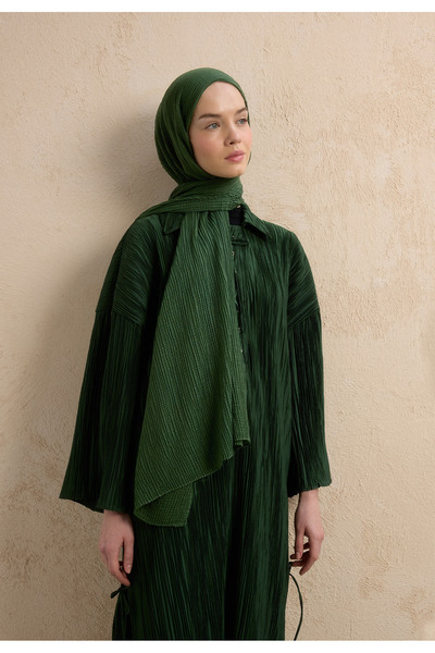 Fresh شال مودال كرينكل باللون الأخضر الصنوبري