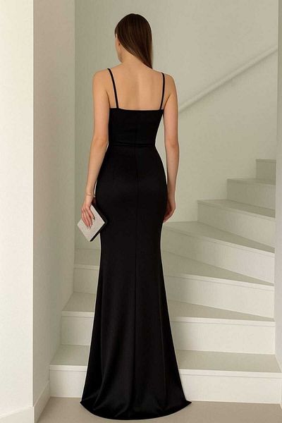 Kokosh moda Κομψό βραδινό φόρεμα από ύφασμα κατάδυσης με λεπτομέρεια με σχισμή