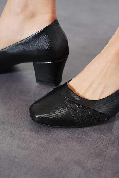 Moda Pie Cagues Yan Garnili Kadın Topuklu Ayakkabı Siyah Saten