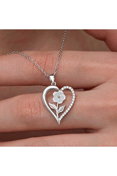 Gumush Gümüş Kalpli Beyaz Gül Kadın Kolye
