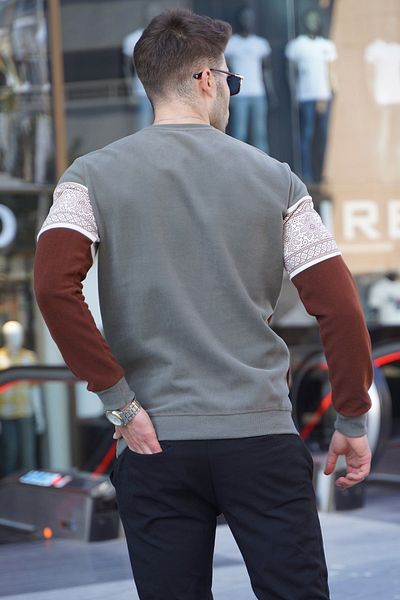 Madmext Dzianinowy sweter z okrągłym dekoltem w kolorze khaki 5966