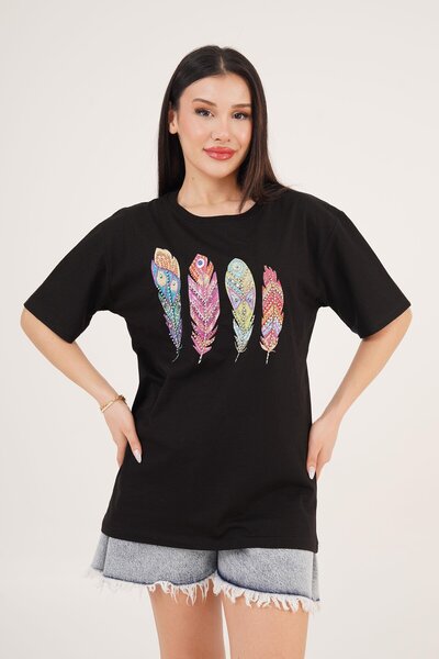 Hipo Trend تي شيرت أسود بنمط ريش الطيور الملون ومطرز بالأحجار