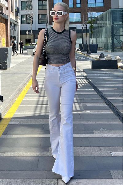 Madmext Pantaloni de damă cu fante din lycra alb - picior evazat Mg1518