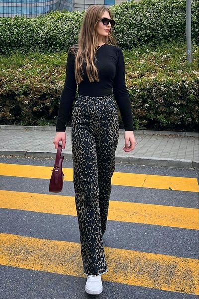 Madmext Blugi de damă Palazzo negri cu model leopard - MG2063