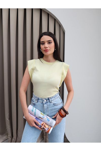 ESRAHELVACI Tricou cu detaliu de piatră pe umăr