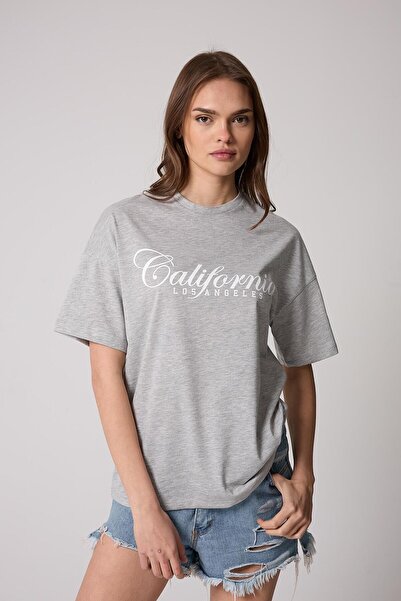 AMİDA تي شيرت Grimelange كبير الحجم للسيدات مطبوع كاليفورنيا - 2517