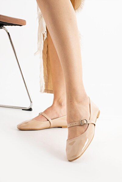 Tomato Bags Women's Single Strap Buckle Ballerinas