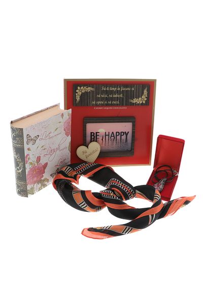 GiftExpress Be Happy Women's Gift Set with Personalized Chocolate, Scarf and Pendant
