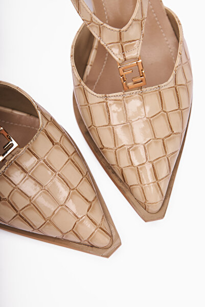 Limoya Ginny Beige Crocodile Buckle Detailed Short Heeled Women's Sandals