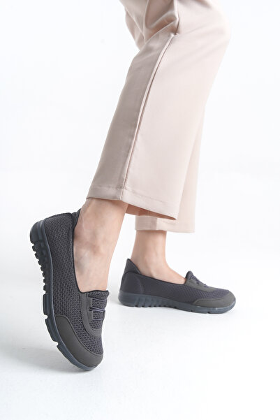 saramary حذاء راقصة الباليه اليومي للسيدات بتفاصيل دانتيل مدخن، حذاء رياضي مر...