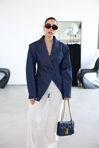 Özge Özgenç سترة الدنيم الممتازة