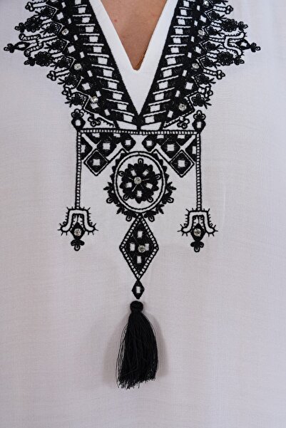 My Blog Weißes Kleid mit Kragen und Ärmeln, bestickten Quasten in Übergröße – 2020