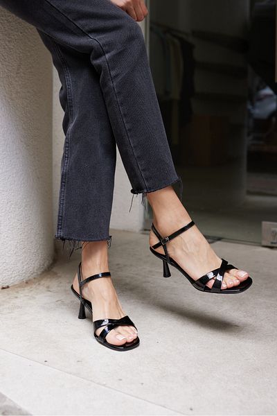 ANGELİNA JONES Estela Women's Black Patent Leather Mini Heel Sandals