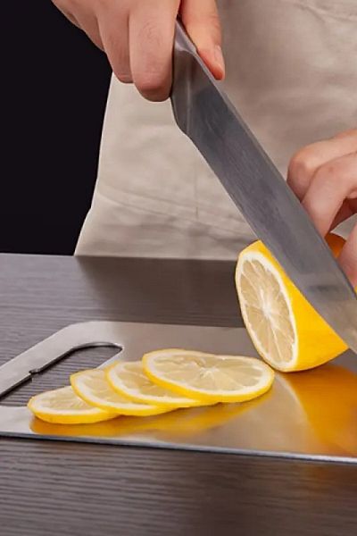 hayret sepeti "Elegance and Durability in the Kitchen: Set of 3 Stainless Steel Cutting Boards"