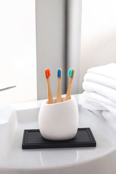 LUMİNA White Toothbrush Holder – Minimalist Bathroom Accessory