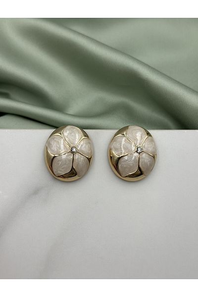 Lumiera Cream Flower Enamel Zircon Solitaire and Gold Gold Detailed Design Earrings