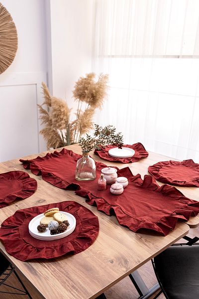 Morlay 5 Piece Ruffle Tableware Presentation Set 4 Pieces of American Service Plates + 1 Piece Ruffle Runner - 40X110 cm