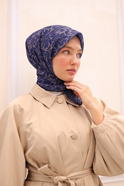 Silk Home Тонка бавовняна хустка з ручним вишитим візерунком «Гірлянди маргариток»