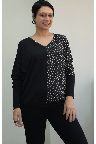 Mertcan Butik Black V-Neck Polka Dot Garnished Bat Sleeve Skirt Cuffed Combed Viscose T-Shirt