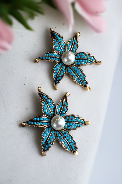 FAYRA ACCESSORIES Lily Flower Figure Earrings