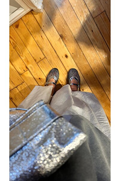 Eataly Shoes حذاء باليرينا بتفاصيل حزام شبكي فضي لامع من كودي