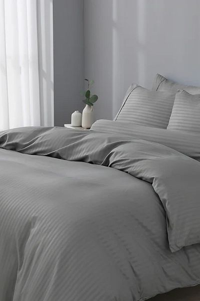 Art Comfort طقم مفرش فاخر من المايكروفايبر، 4 قطع مفرد (مفرد ) ، ناعم ومريح ومناسب لجميع المواسم، سهل العناية