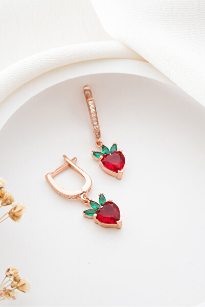 ESSARE 925 Ayar Gümüş Rose Kaplama Çilek Model Kırmızı Taşlı Küpe