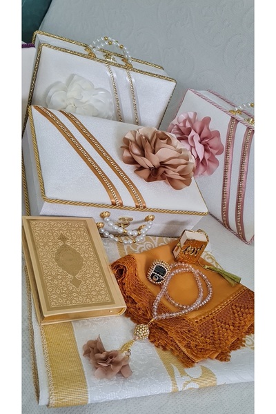 AGH Değerli Hediyeler Özel Tasarım Kadife Çantasında İsme Özel Kuran Seccade ...