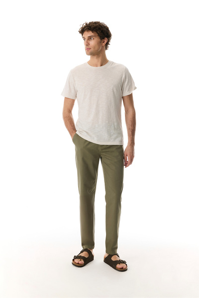 Mudo Straight Fit Chino Pants