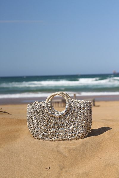 Moom Bag Γυναικεία τσάντα από άχυρο με λεπτομέρεια με λουράκι