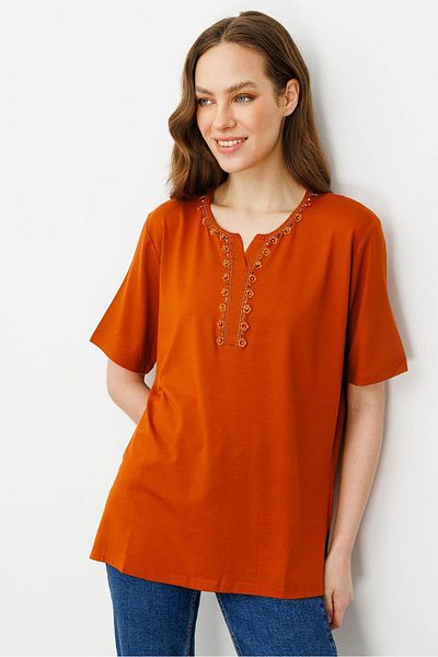 Desen Triko Tricou de damă din bumbac pieptănat cu mărgele brodate cu guler, maro