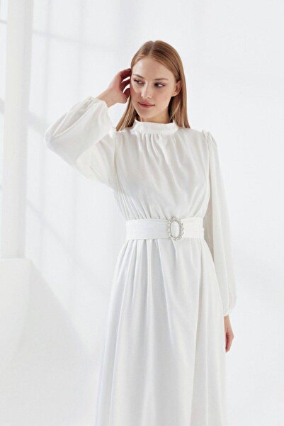 MODAJİN فستان دادالي من الساتان مع كشكشة على الكتف بلون الإكرو