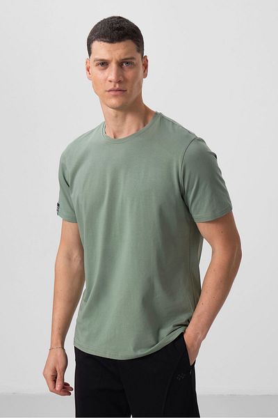 TOMMY LIFE Ανδρικό κοντομάνικο μπλουζάκι σε ανοιχτό πράσινο λαιμό - 87911